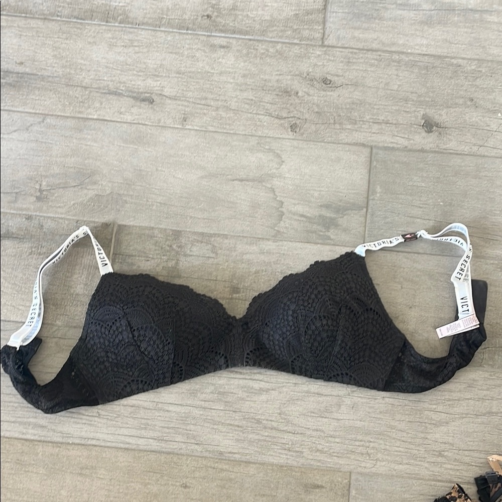 Victoria's Secret Black Underwire Bra Intimates Sleepwear